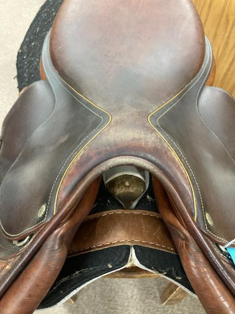 Used 17" Childeric Sellier Close Contact Saddle