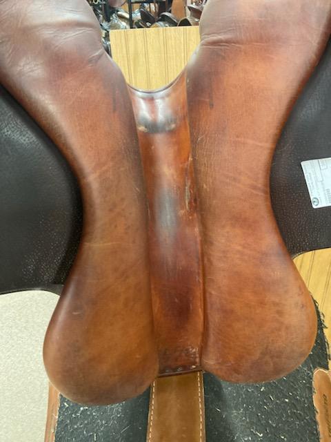 Used 17" Childeric Sellier Close Contact Saddle