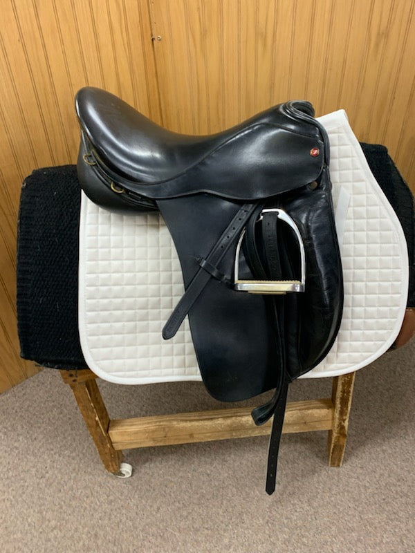 Used 18" Albion Dressage Saddle