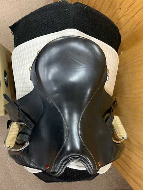 Used 18" Albion Dressage Saddle