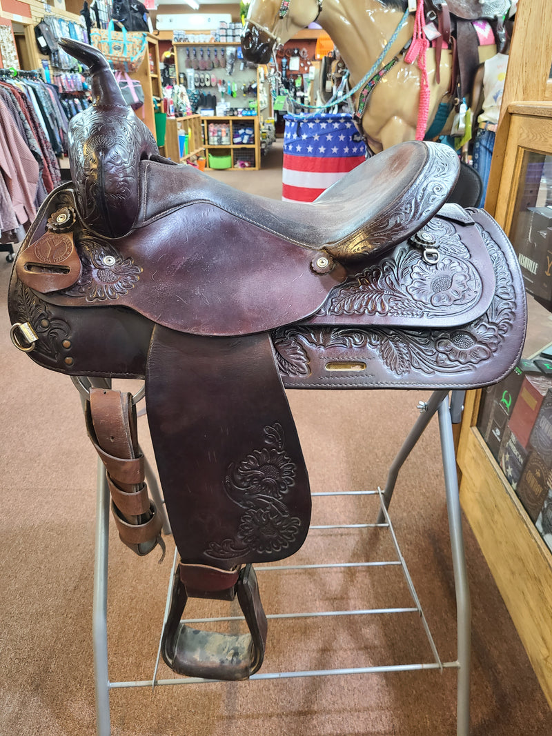 Used 16.5" About the Horse Anato Tree Trail Saddle