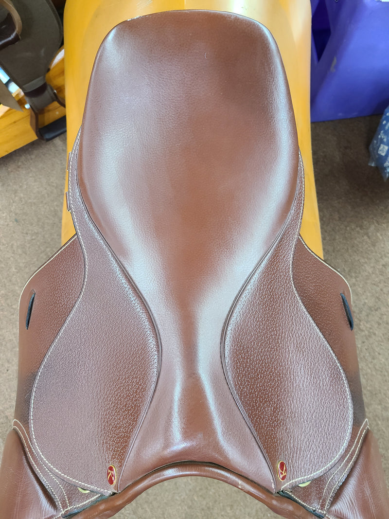 Used 16.5" Kincade Close Contact Saddle