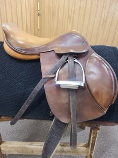 Used 17.5" Harry Dobbs Close Contact Saddle