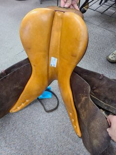 Used 17.5" Harry Dobbs Close Contact Saddle