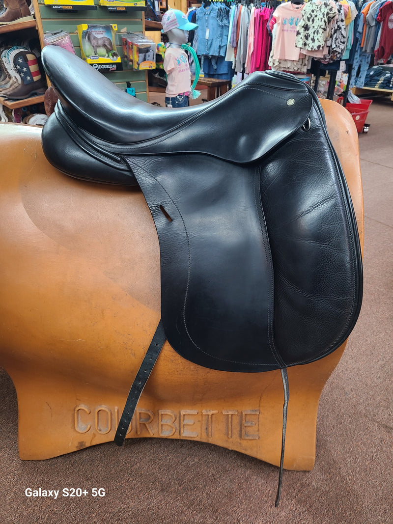 Used 18" Schleese Infinity Dressage Saddle