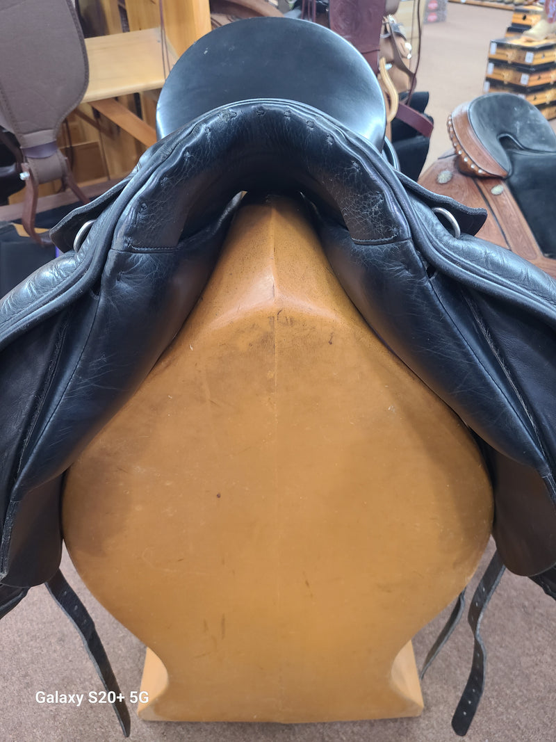 Used 18" Schleese Infinity Dressage Saddle