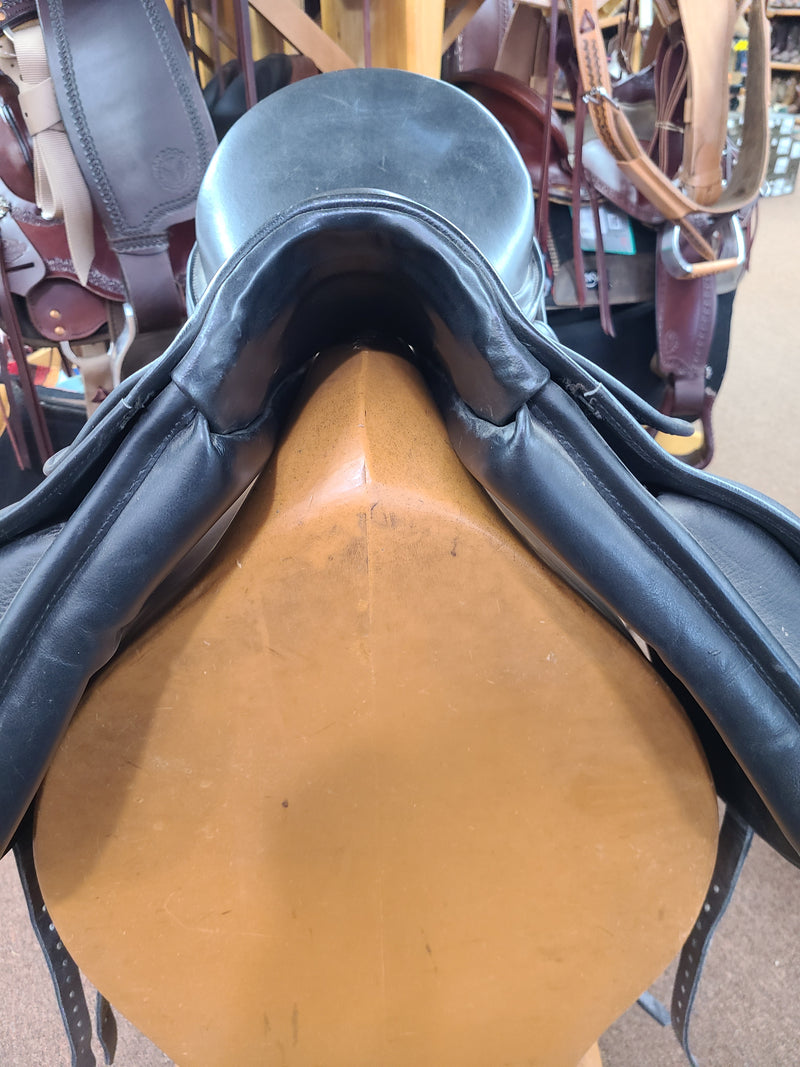 Used 17.5" Kanon Imperial Star Performance Dressage Saddle