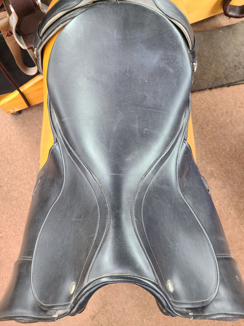 Used 17.5" Kanon Imperial Star Performance Dressage Saddle