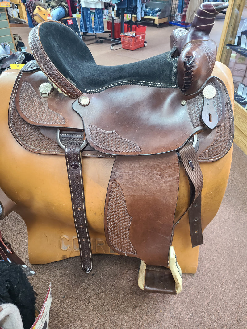 Used 17" Dakota Saddlery Beartrap Trail Saddle