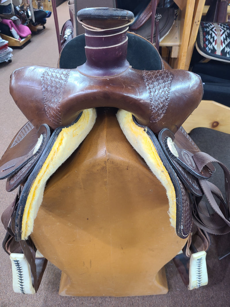 Used 17" Dakota Saddlery Beartrap Trail Saddle