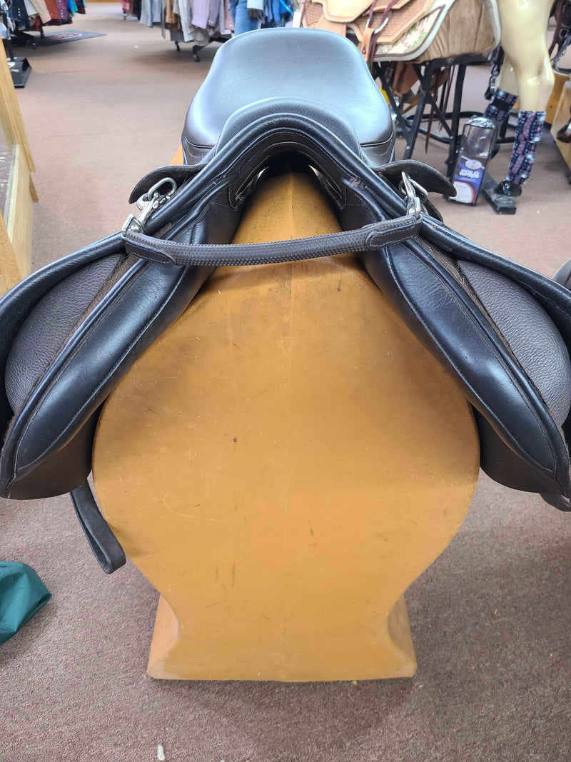 Used 17.5" Kent & Masters S-Series Jump Saddle