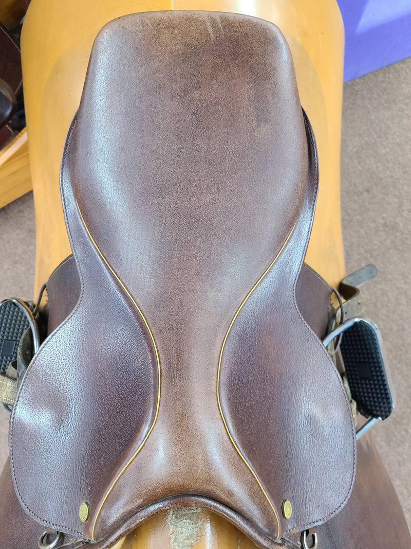 Used 16.5" Crosby Collegiate Close Contact Saddle