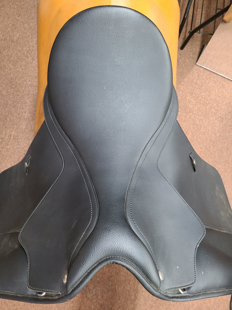 Used 18" Wintec 500 Dressage Saddle