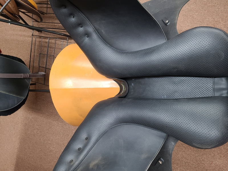 Used 18" Wintec 500 Dressage Saddle