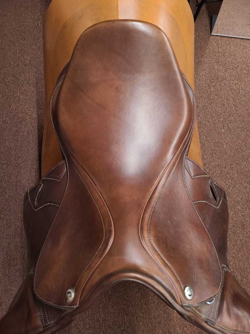 Used 16.5" Collegiate Honour Close Contact Saddle