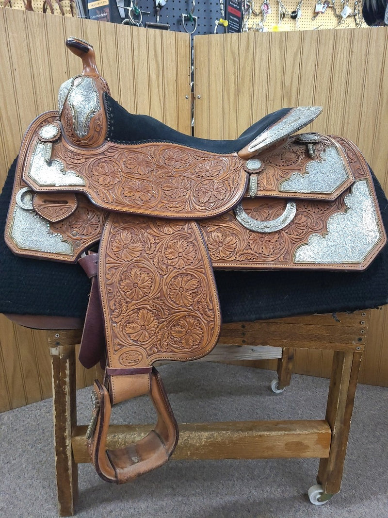 Used 16.5" About the Horse Anato Tree Trail Saddle